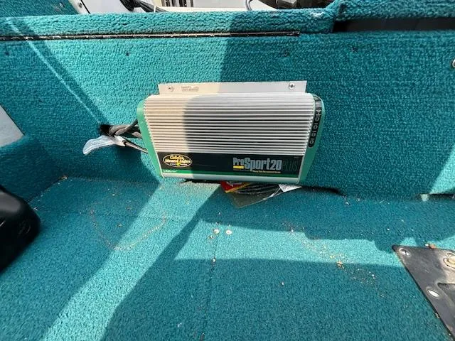 Slide: The Image of 1995 Crestliner 1750 SPORT FISH interior with ProSport 20 Plus charger on teal carpet. - 10