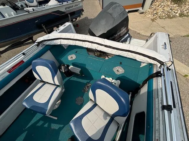 Slide: The Image of 1995 Crestliner 1750 SPORT FISH boat interior with blue and white seating. - 12