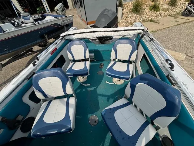 Slide: The Image of 1995 Crestliner 1750 SPORT FISH boat interior with four blue and white seats. - 13