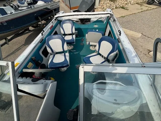 Slide: The Image of 1995 Crestliner 1750 SPORT FISH boat interior with four blue and white seats. - 14