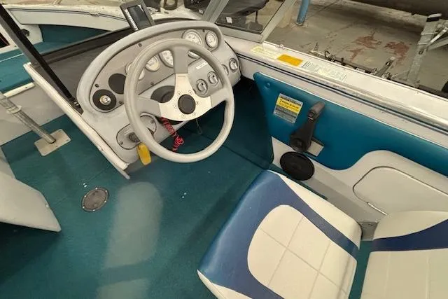 Slide: The Image of 1995 Crestliner 1750 SPORT FISH boat interior with steering wheel and seating. - 34