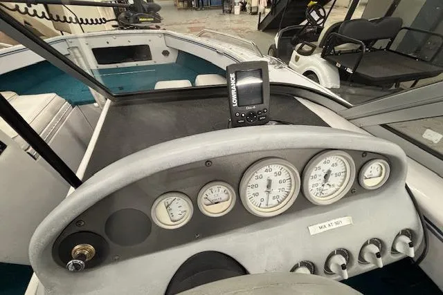 Slide: The Image of 1995 Crestliner 1750 SPORT FISH dashboard with gauges and Lowrance fish finder. - 36