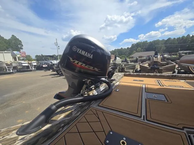 Slide: The Image of Avid 20 Rogue 2026 - 4