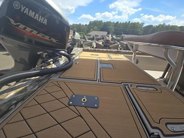 Slide: The Image of Avid 20 Rogue 2026 - 6