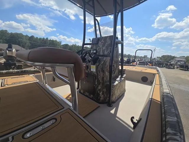 Slide: The Image of Avid 20 Rogue 2026 - 7