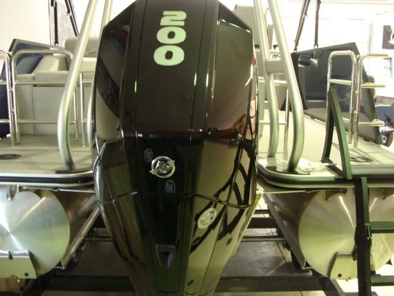 Slide: The Image of 2024 Bentley Pontoons 243 Swingback with powerful 200 HP engine, rear view. - 10