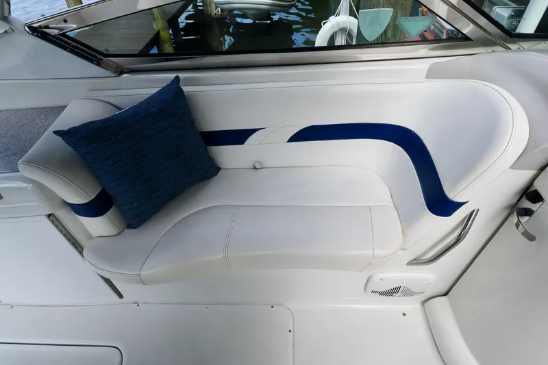Slide: The Image of Interior of a 2005 Formula 280 Bowrider with blue cushion. - 16