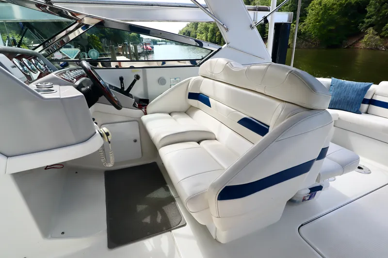 Slide: The Image of Interior of a 2005 Formula 280 Bowrider with white and blue seating. - 19