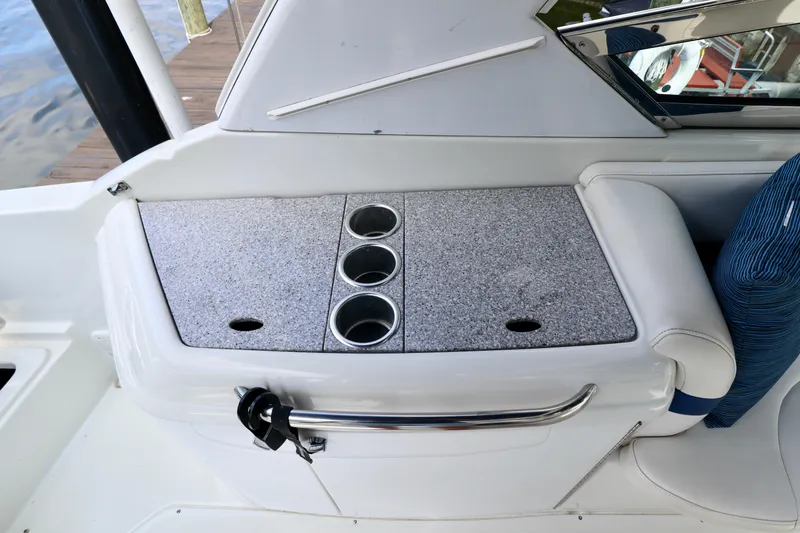 Slide: The Image of Interior of a 2005 Formula 280 Bowrider with cup holders. - 28