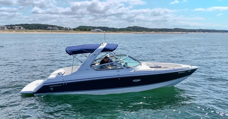 Slide: The Image of 2005 Formula 280 Bowrider on calm water with blue sky. - 6
