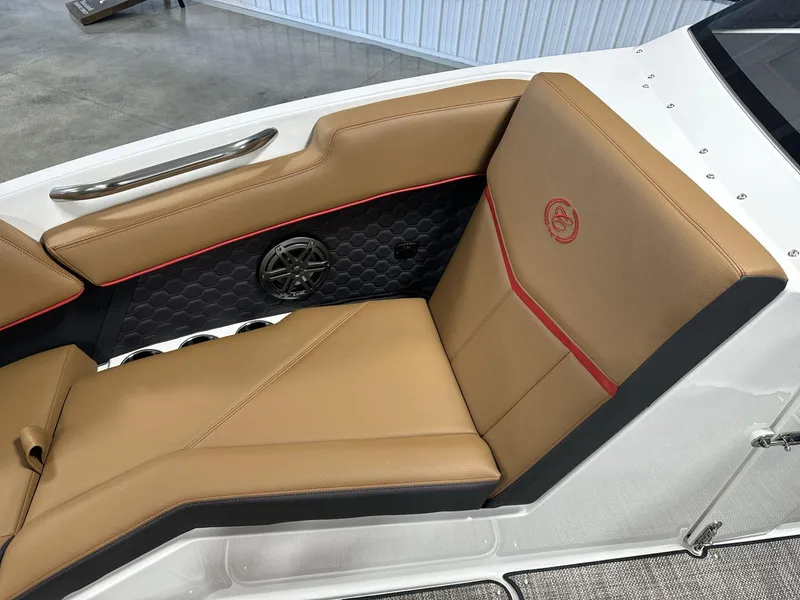 Slide: The Image of Cobalt R4 Surf 2025 - 10