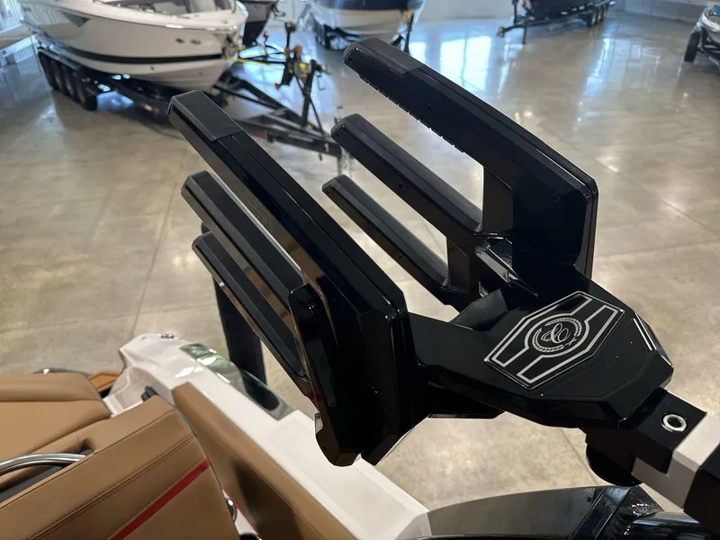 Slide: The Image of Cobalt R4 Surf 2025 - 21