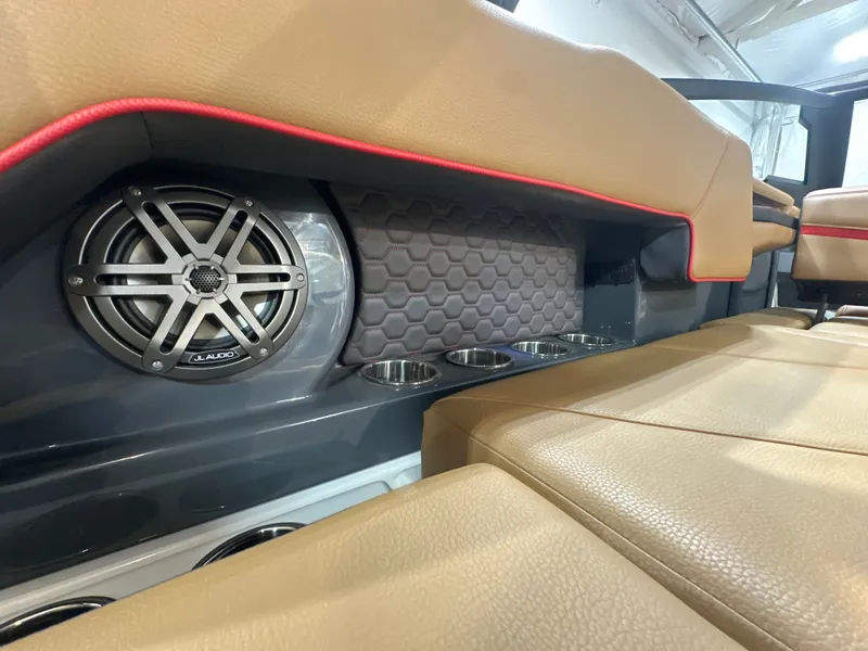 Slide: The Image of Cobalt R4 Surf 2025 - 26