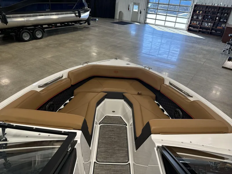 Slide: The Image of Cobalt R4 Surf 2025 - 9