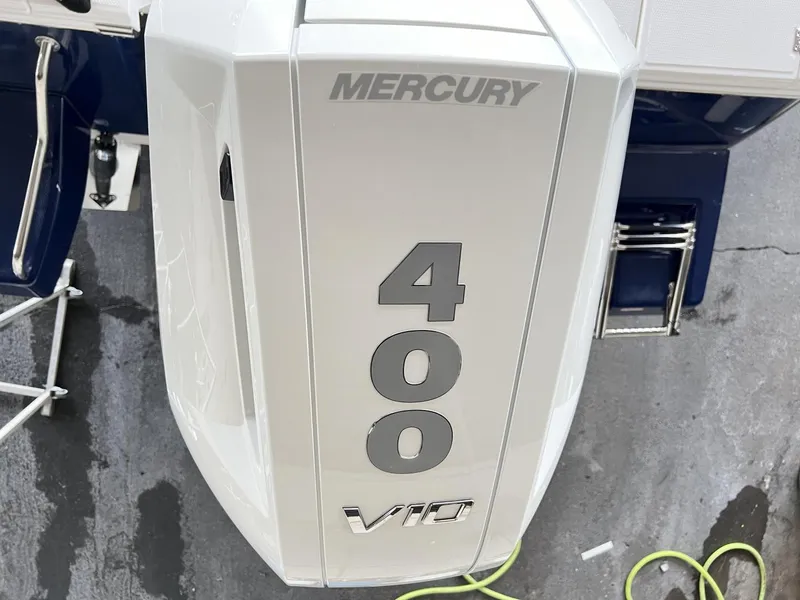 Slide: The Image of Robalo 266 Cayman 2025 - 13