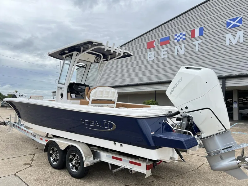 Slide: The Image of Robalo 266 Cayman 2025 - 2