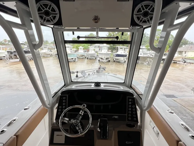 Slide: The Image of Robalo 266 Cayman 2025 - 4
