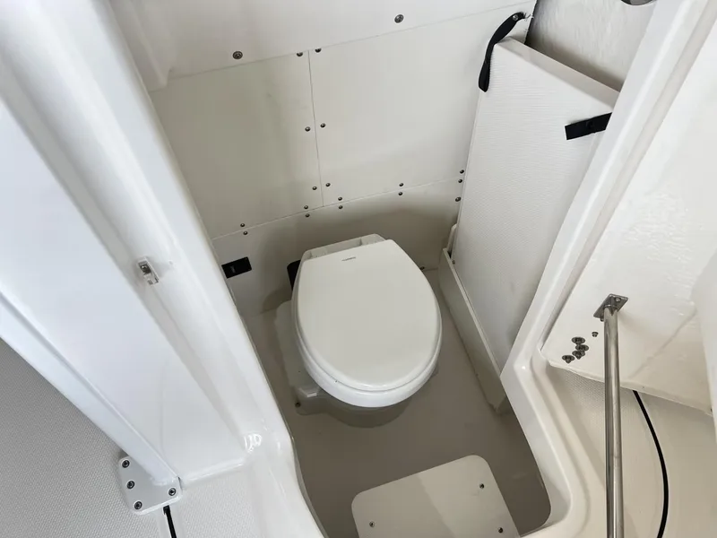 Slide: The Image of Robalo 266 Cayman 2025 - 6