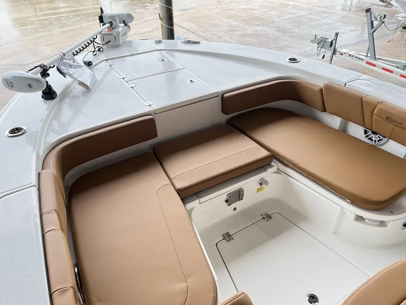 Slide: The Image of Robalo 266 Cayman 2025 - 8