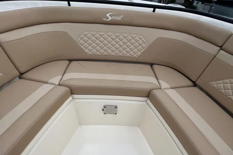 Slide: The Image of Scout 330 LXF 2024 - 52