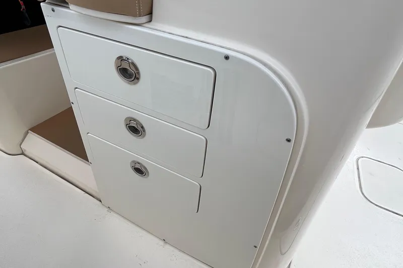 Slide: The Image of Scout 330 LXF 2024 - 54