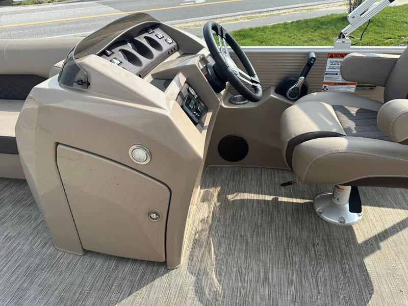 Slide: The Image of Bennington 23 SLX 3 2020 - 14