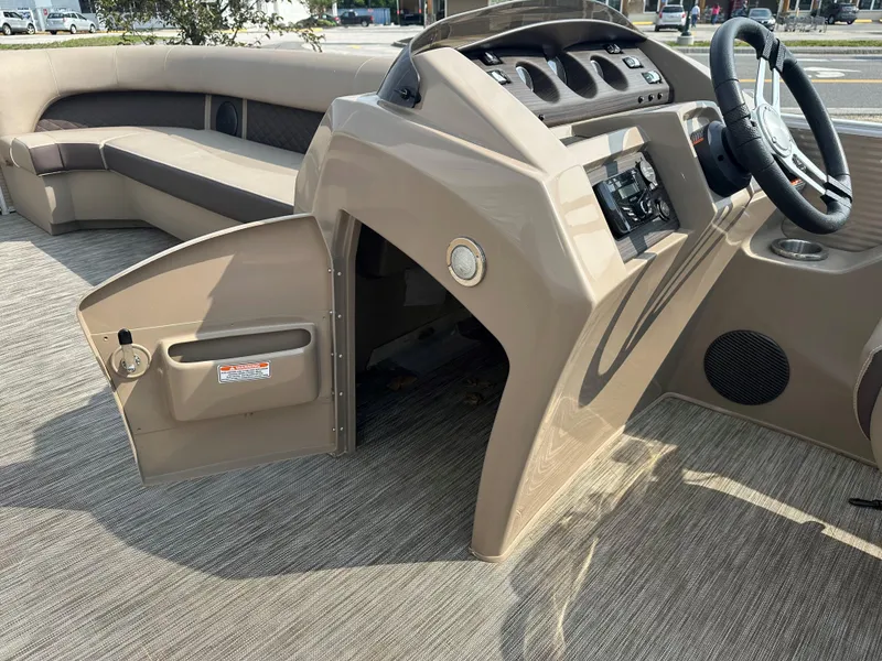 Slide: The Image of Bennington 23 SLX 3 2020 - 15