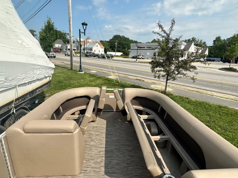 Slide: The Image of Bennington 23 SLX 3 2020 - 18