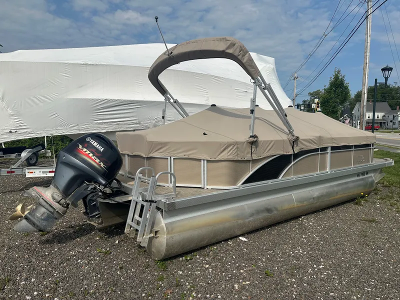 Slide: The Image of Bennington 23 SLX 3 2020 - 3