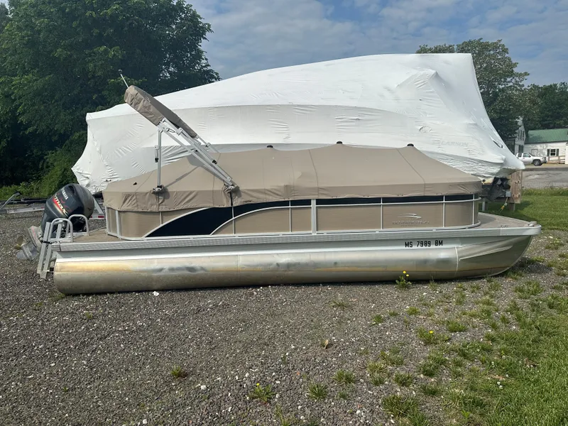 Slide: The Image of Bennington 23 SLX 3 2020 - 4