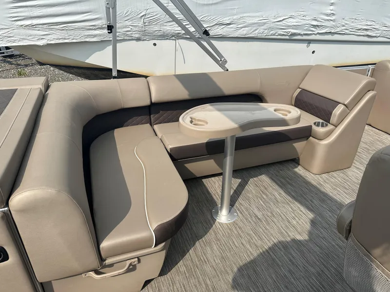 Slide: The Image of Bennington 23 SLX 3 2020 - 9