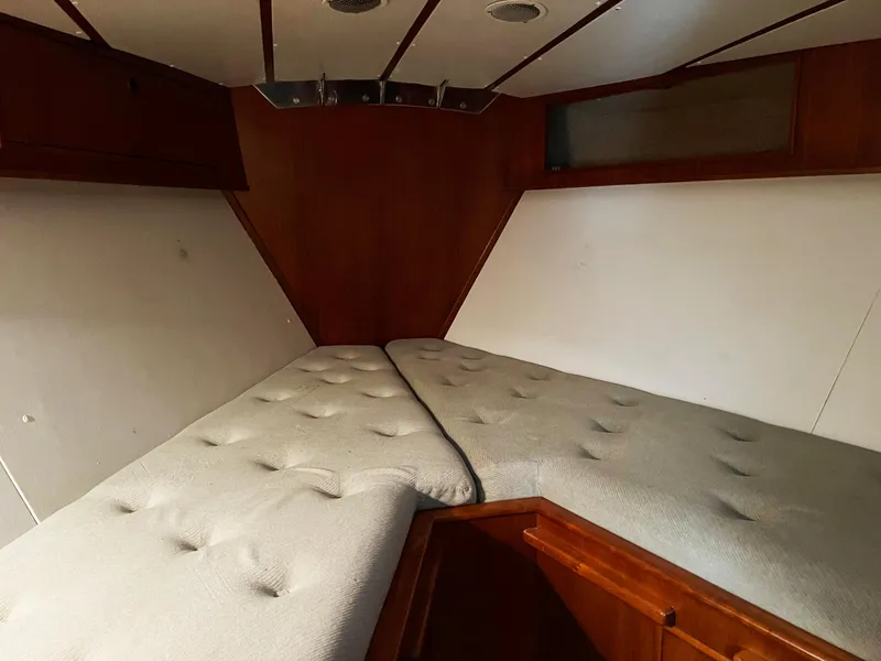 Slide: The Image of Interior cabin of 1987 Oyster 46.5 yacht with cozy twin beds. - 31