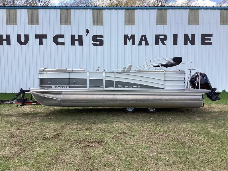 Slide: The Image of 2018 Berkshire 23RFX STS 2.0 pontoon boat at Hutch's Marine dealership. - 4