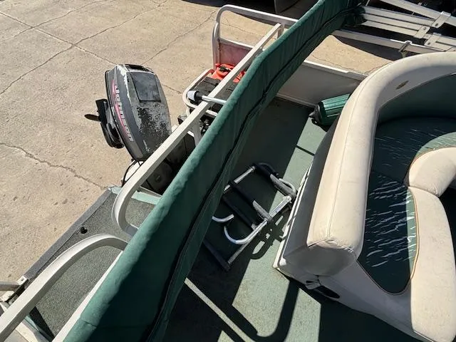 Slide: The Image of Crestliner Sport 2480 1999 - 21