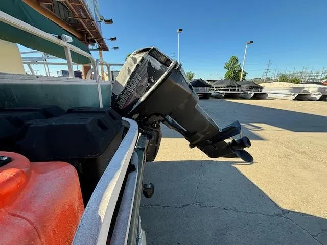 Slide: The Image of Crestliner Sport 2480 1999 - 3