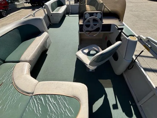 Slide: The Image of Crestliner Sport 2480 1999 - 9