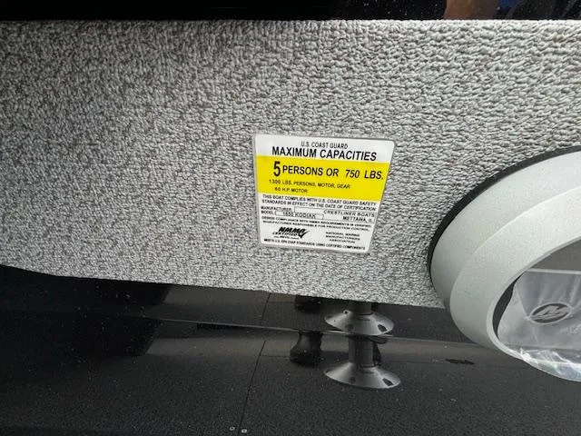 Slide: The Image of 2025 Crestliner 1650 Kodiak boat capacity label, maximum 5 persons or 750 lbs. - 28