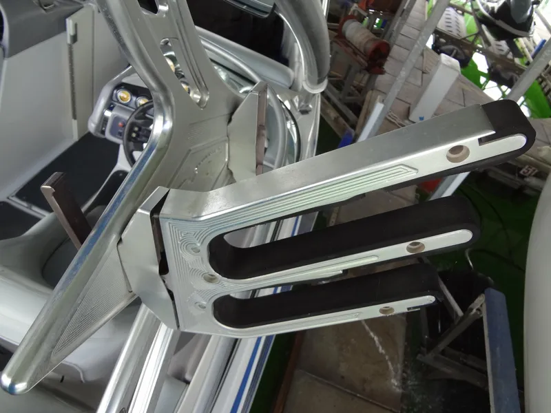 Slide: The Image of Close-up of a 2004 MasterCraft X-Star boat's wakeboard rack. - 32