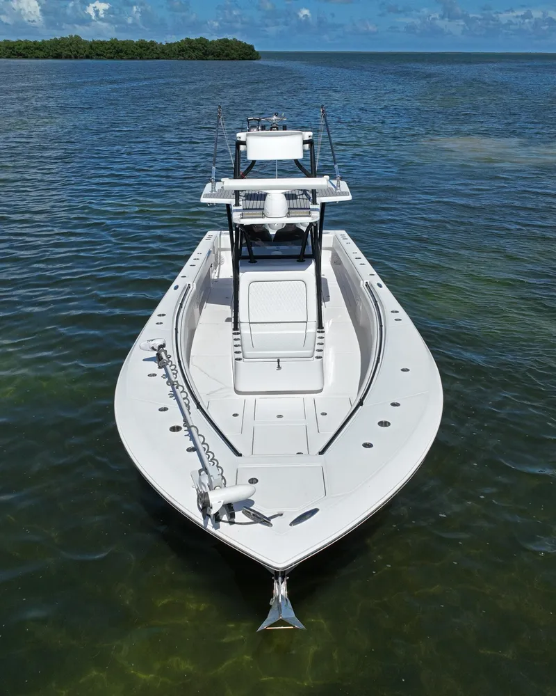 Slide: The Image of 2018 SeaHunter 39 Tournament boat on clear water, front view. - 11