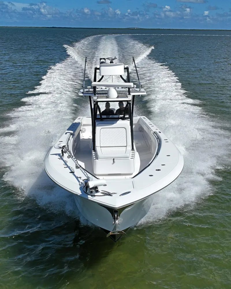 Slide: The Image of 2018 SeaHunter 39 Tournament boat speeding on open water. - 4