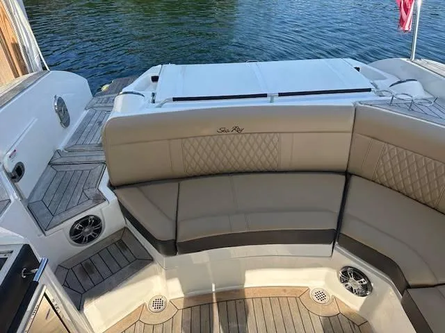 Slide: The Image of Sea Ray 350 SLX 2022 - 12
