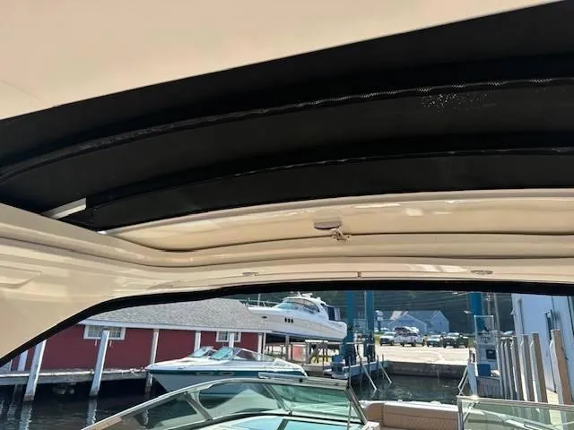 Slide: The Image of Sea Ray 350 SLX 2022 - 15