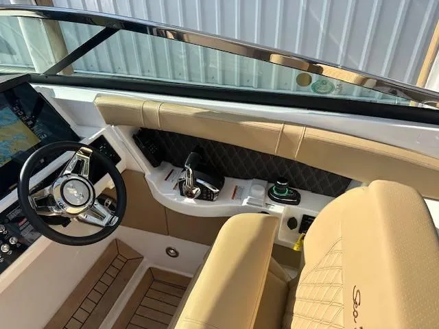 Slide: The Image of Sea Ray 350 SLX 2022 - 17