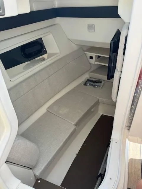 Slide: The Image of Sea Ray 350 SLX 2022 - 19