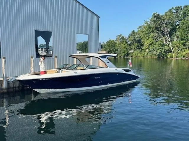Slide: The Image of Sea Ray 350 SLX 2022 - 3
