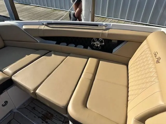 Slide: The Image of Sea Ray 350 SLX 2022 - 4