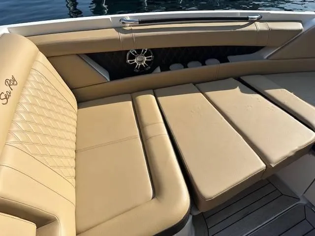 Slide: The Image of Sea Ray 350 SLX 2022 - 5