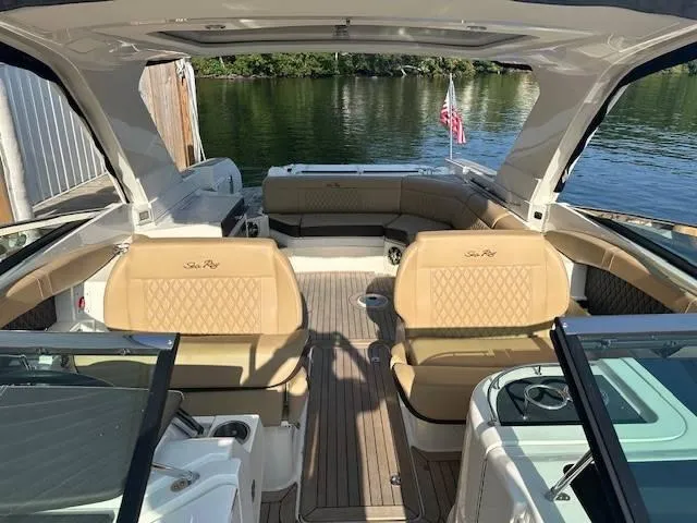 Slide: The Image of Sea Ray 350 SLX 2022 - 6