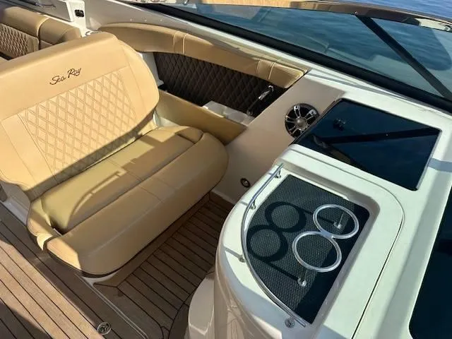 Slide: The Image of Sea Ray 350 SLX 2022 - 7