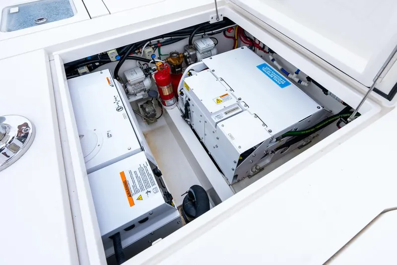 Slide: The Image of SeaVee 450z 2024 - 11